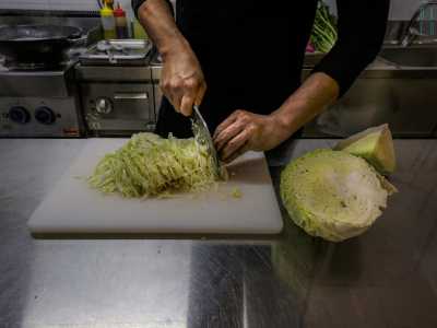 �A Bari ho cominciato sia a lavorare sia come domestico che come aiuto sala in un ristorante � afferma Melvin �. Pian pian ho cominciato ad avvicinarmi alla cucina e, dopo essere diventato sous chef, ho aperto il mio locale di cucina filippina...